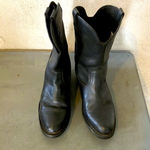 Men’s size 10 black leather boots make a unknown